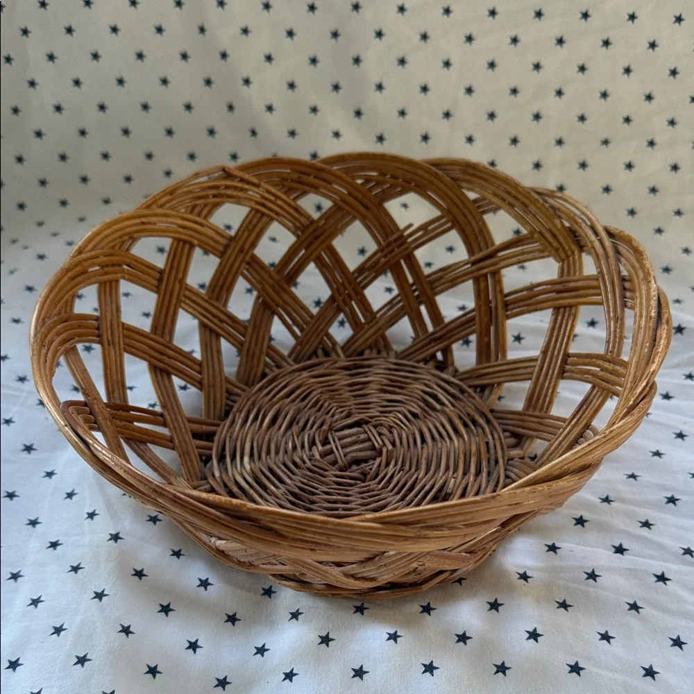 Vintage Yugoslavian Wicker 9.5” Rustic Rattan Round Hand Woven Fruit Basket